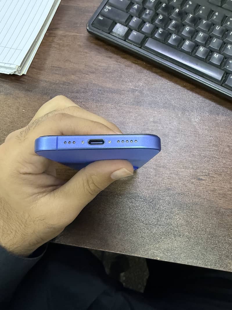 Apple iPhone 16 4