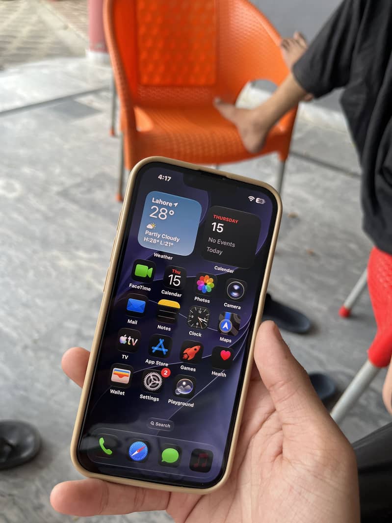 Apple iPhone 16e 5