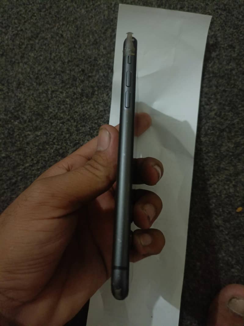 Apple iPhone 11 4