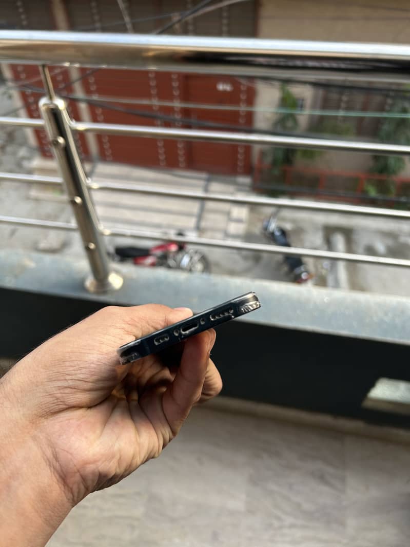 Apple iPhone 14 3