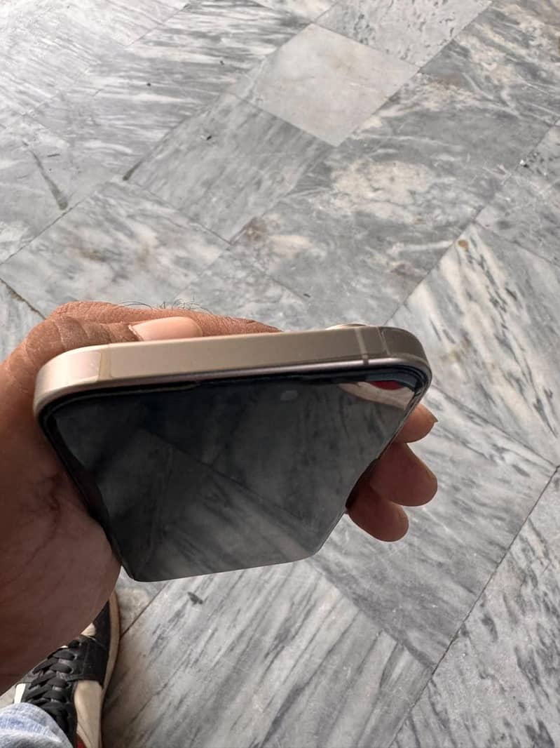 Apple iPhone 15 Pro 1