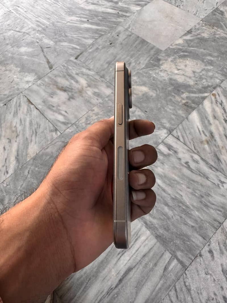 Apple iPhone 15 Pro 2