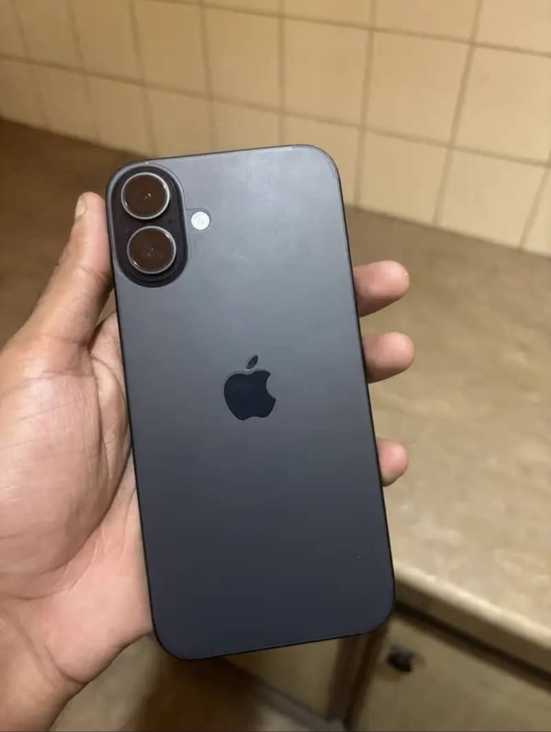 Apple iPhone 16 Plus 3