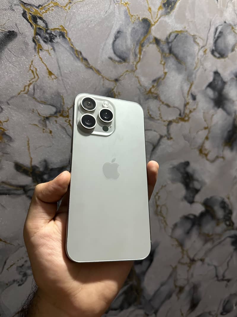 Apple iPhone 15 Pro Max 0