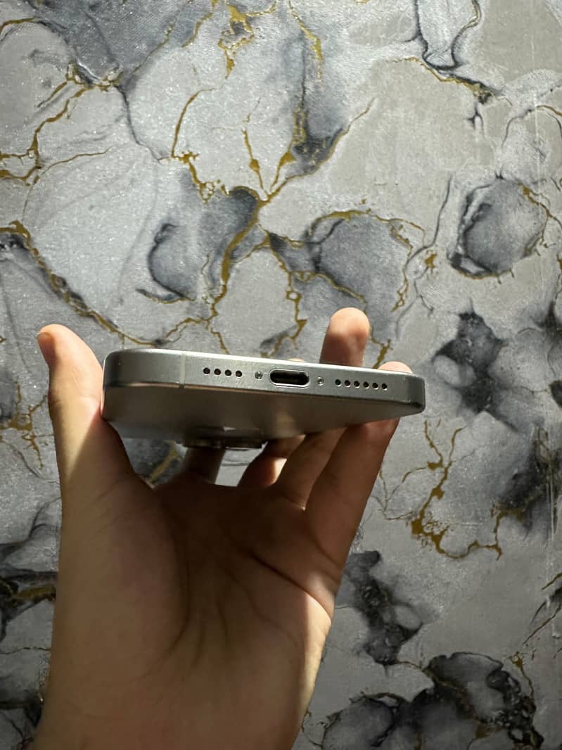 Apple iPhone 15 Pro Max 3