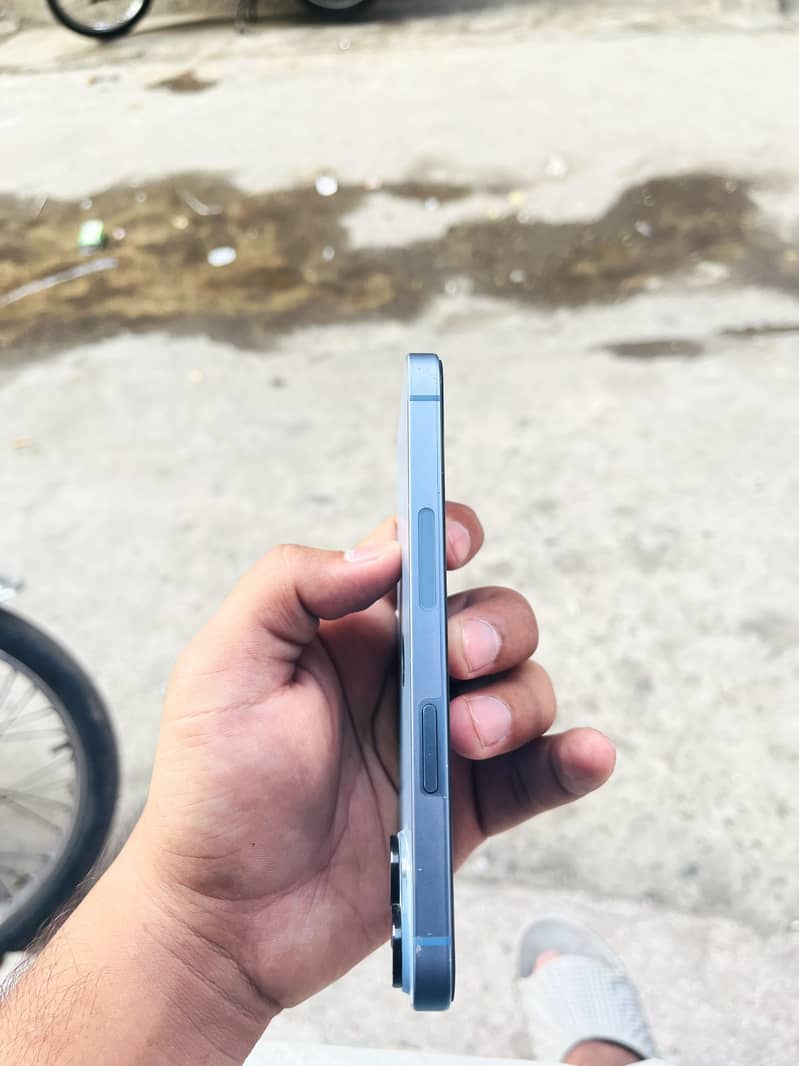 Apple iPhone 14 3