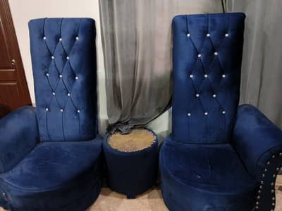 Chairs with table