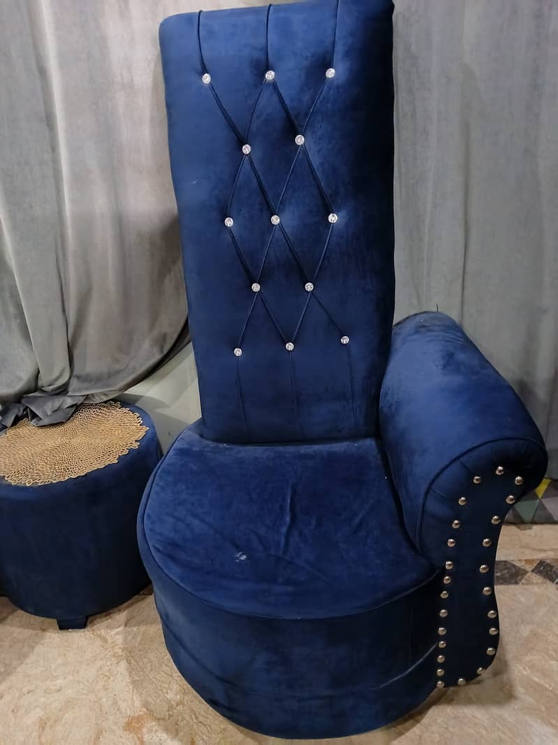 Chairs with table 2