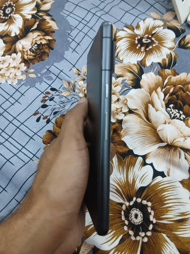 Google Pixel 7 4