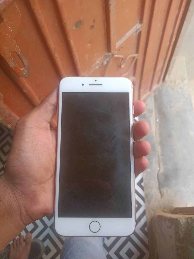 Apple iPhone 8 Plus 4