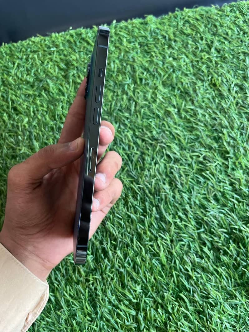Apple iPhone 12 Pro Max 4