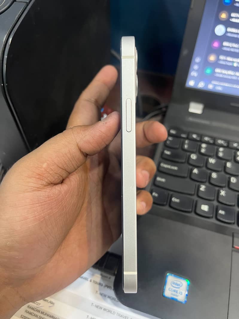 Apple iPhone 12 4