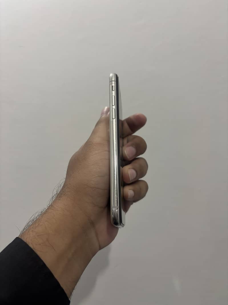 Apple iPhone XS 3