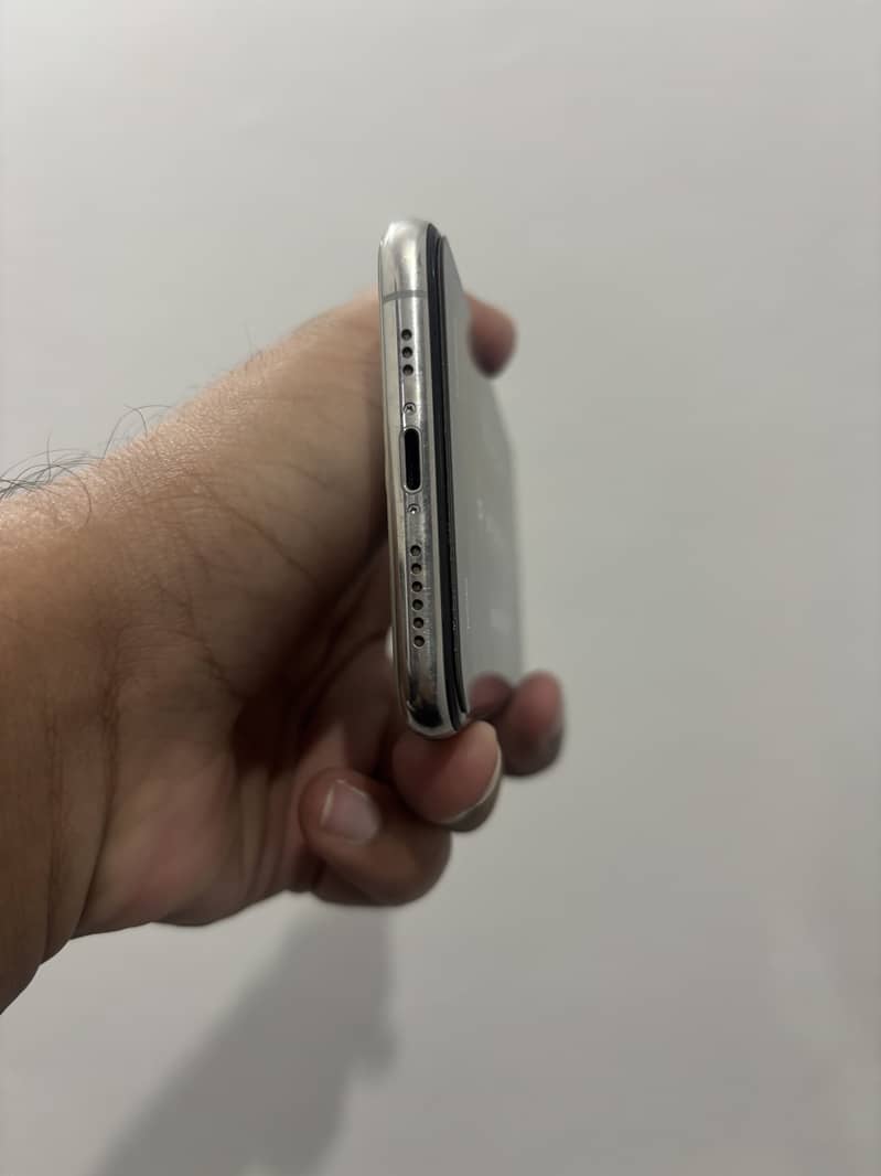 Apple iPhone XS 4