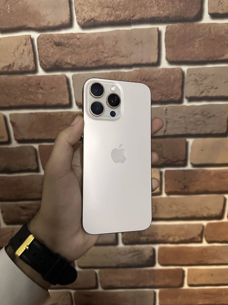 Apple iPhone 16 Pro Max 0