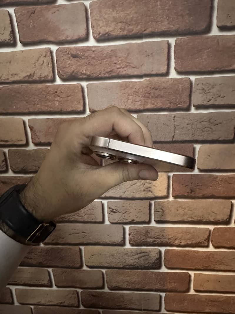 Apple iPhone 16 Pro Max 3