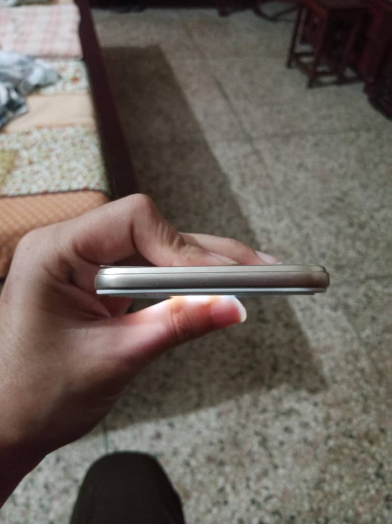 OPPO A57 4