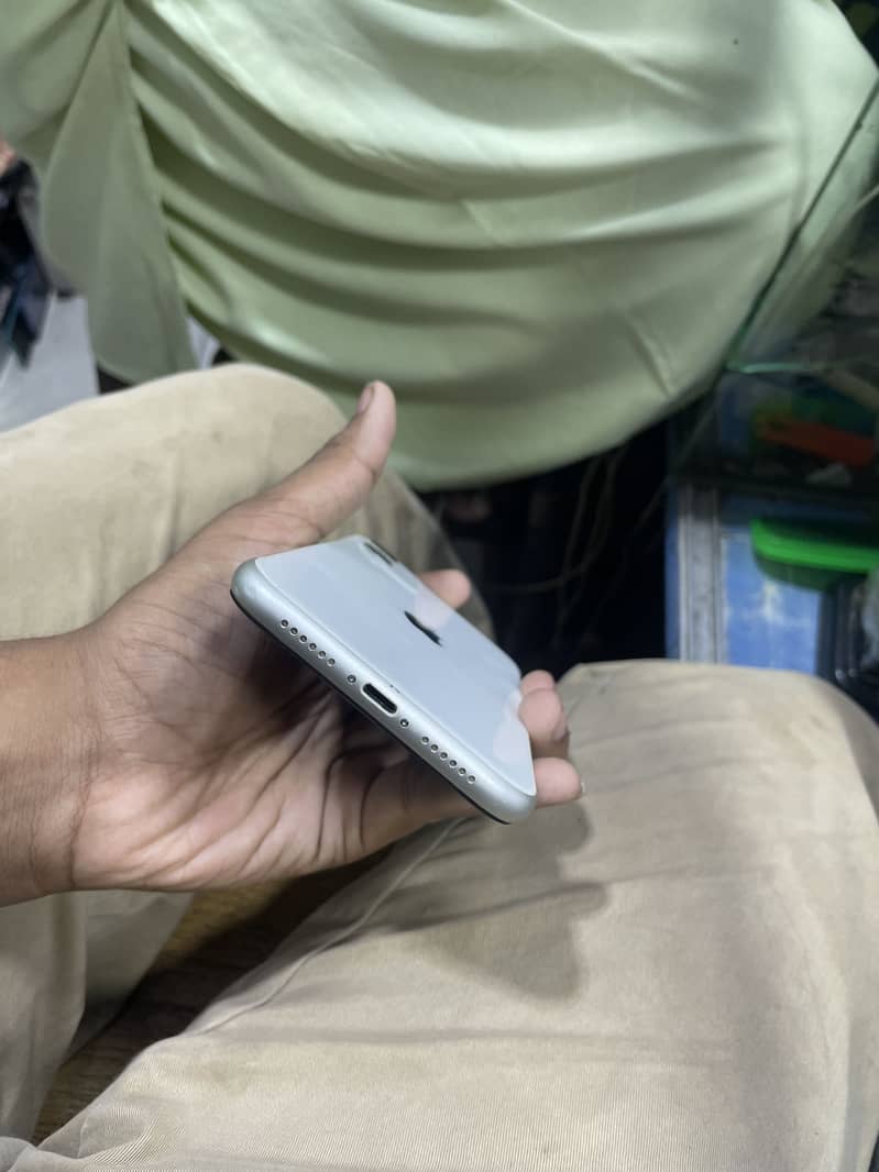 Apple iPhone 11 0