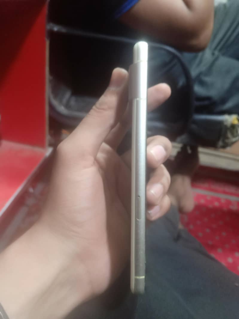 Google Pixel 7 4