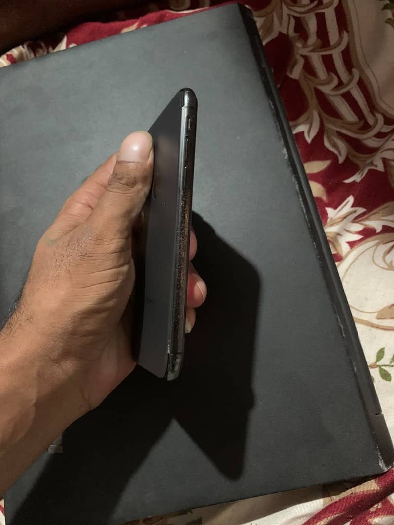 Apple iPhone X 3