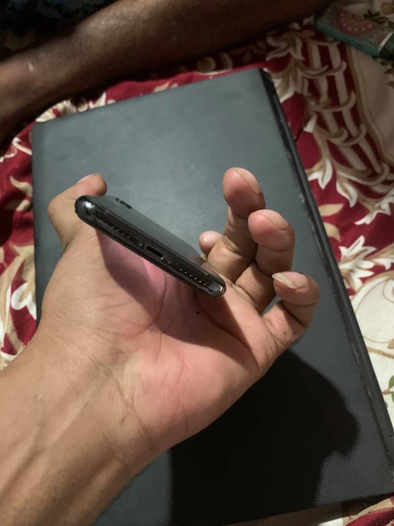 Apple iPhone X 5