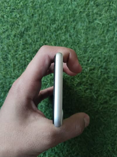 Apple iPhone SE