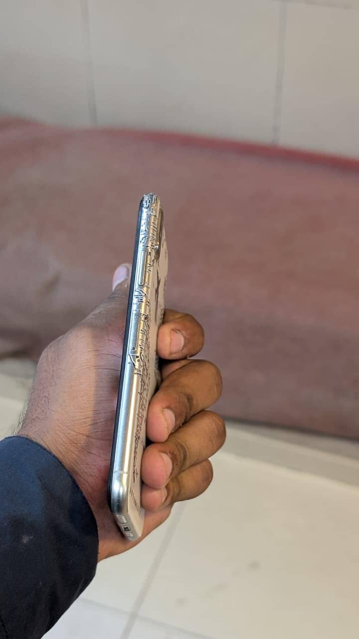 Apple iPhone X 5