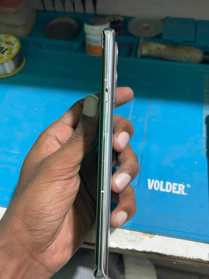 One Plus 9 Pro 4