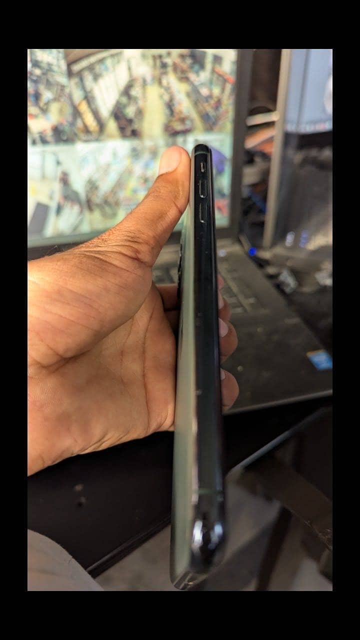 Apple iPhone 11 Pro Max 5