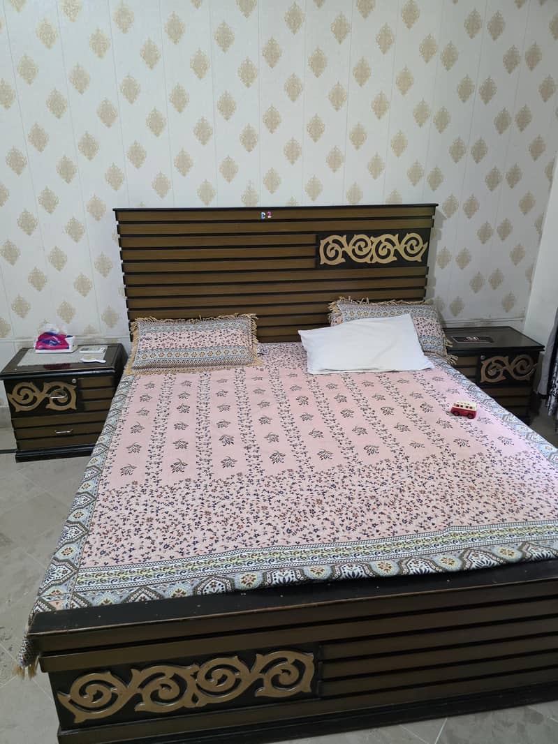 Bed and Dressing 0