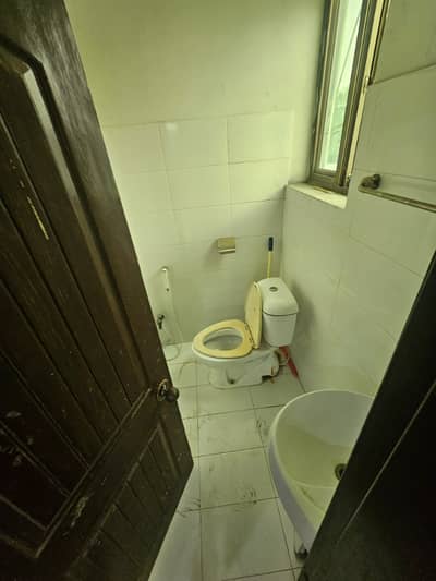 1100 Sq Ft Hall For Rent - Johar Town Near UMT - 3rd Floor - Executive Room + Hall - Rent 1.10 Lakh