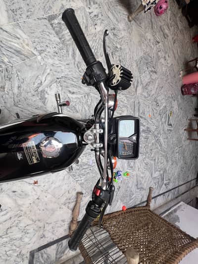 Honda 125 colour black 2025 model