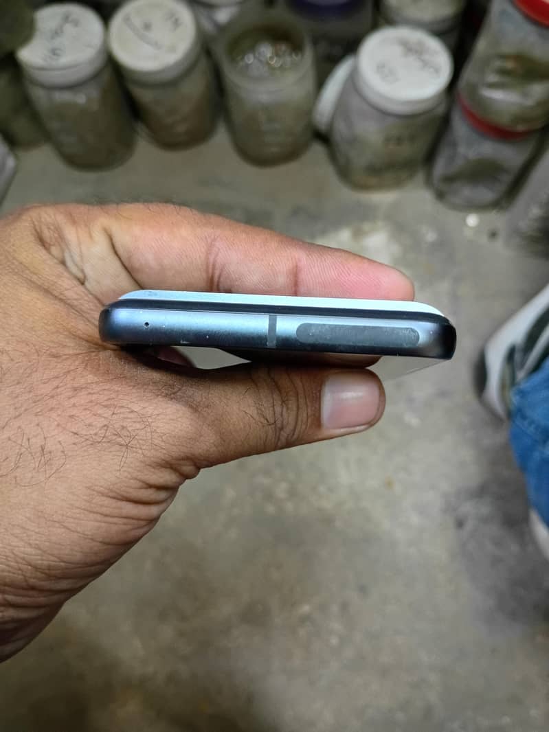 Google Pixel 8 5