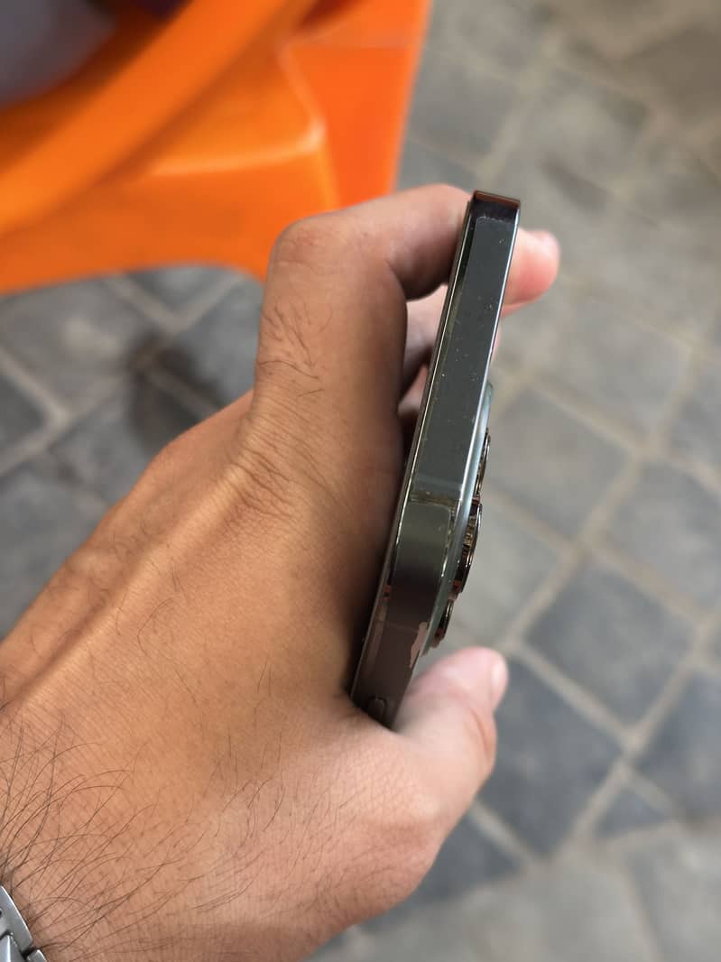 Apple iPhone 13 Pro 4