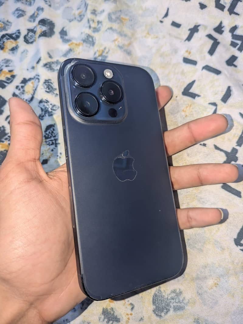 Apple iPhone 15 Pro 4