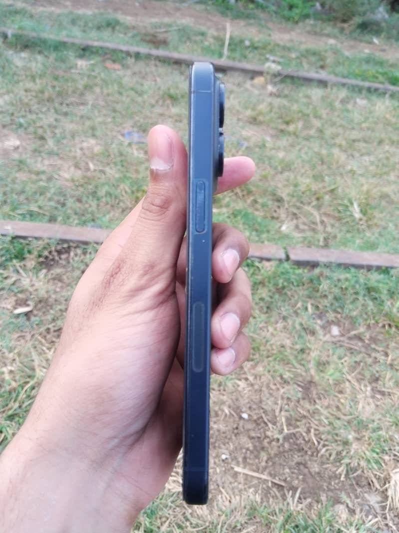Apple iPhone 15 Pro Max 3
