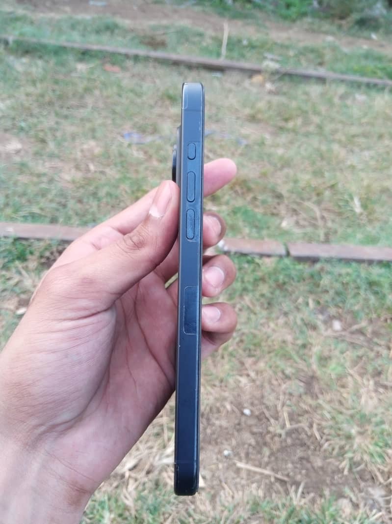 Apple iPhone 15 Pro Max 4