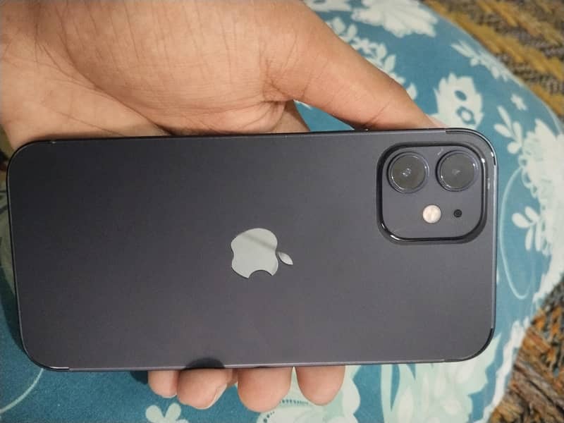 Apple iPhone 12 4