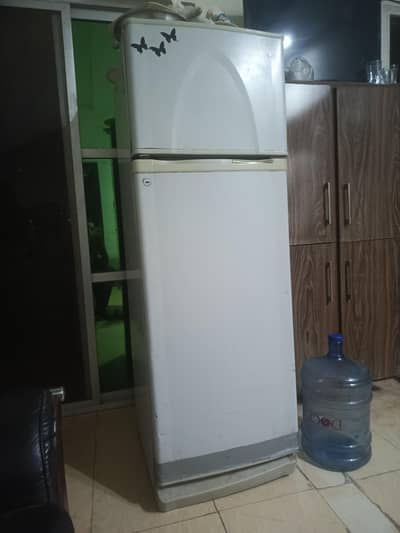 Large size Dawlance fridge is for sale