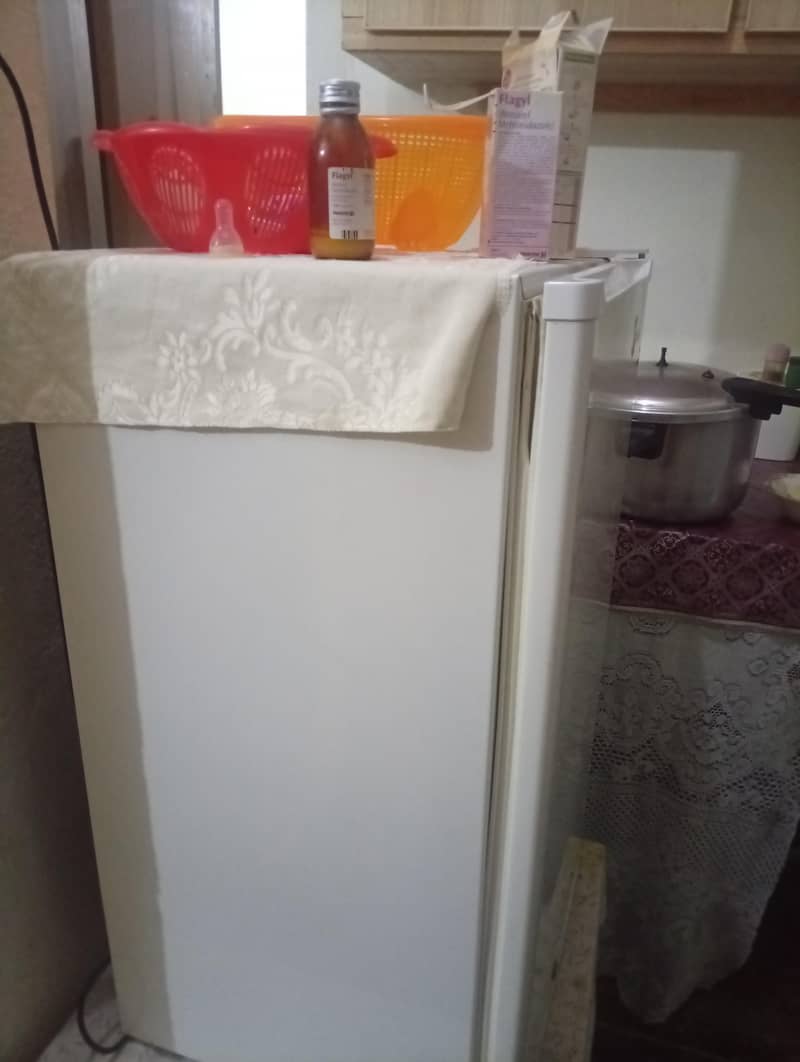 mini fridge 0