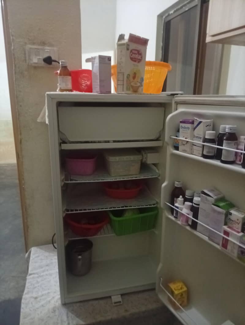 mini fridge 1