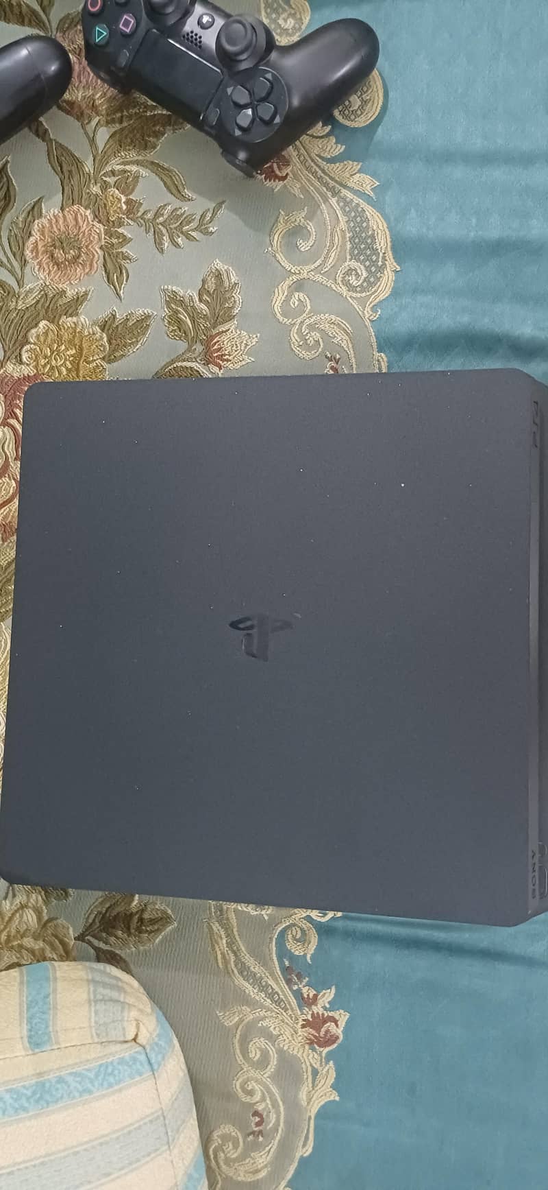 ps4 slim 4