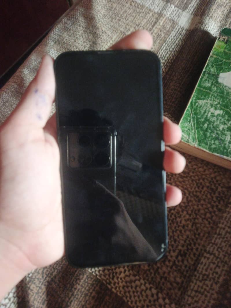 Apple iPhone 13 1
