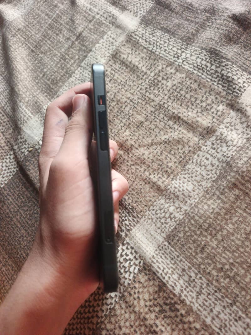 Apple iPhone 13 2