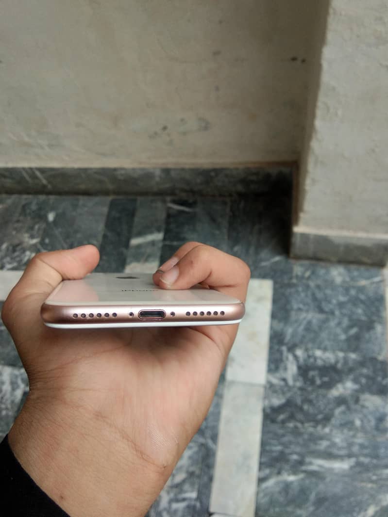 Apple iPhone 8 3