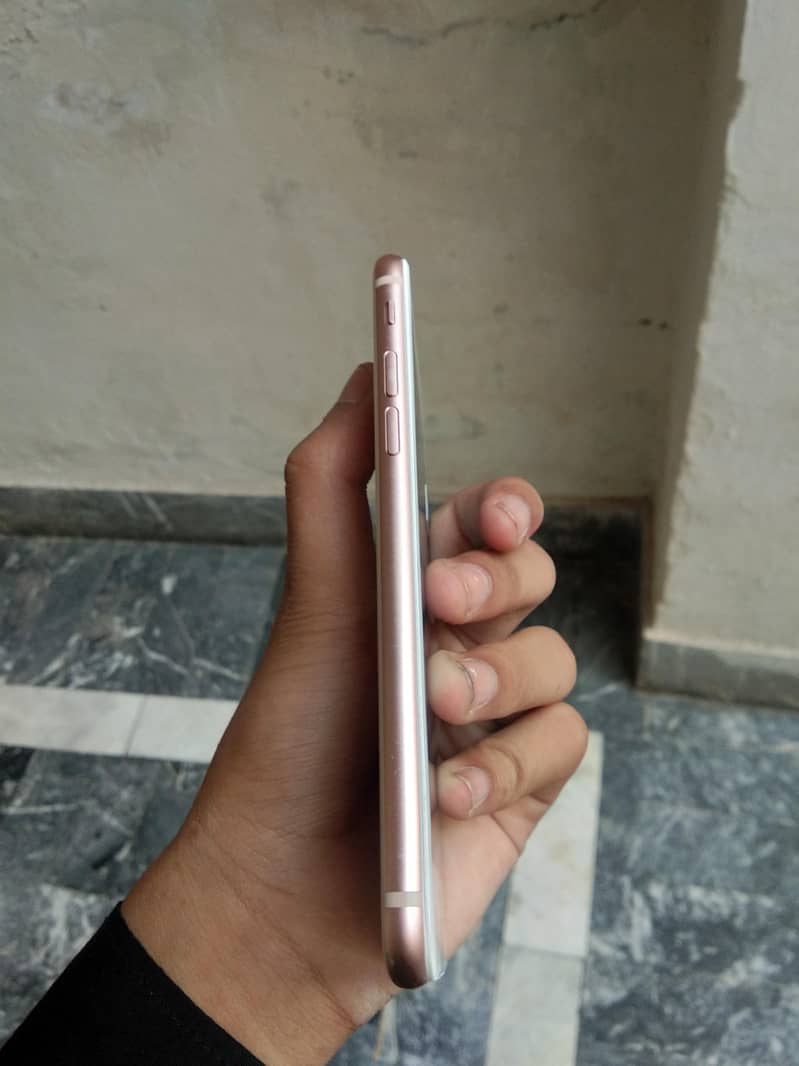 Apple iPhone 8 4