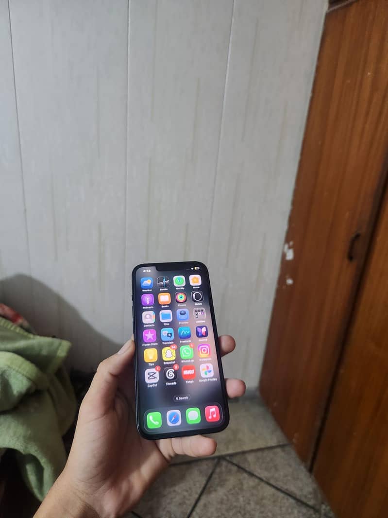 Apple iPhone 13 1