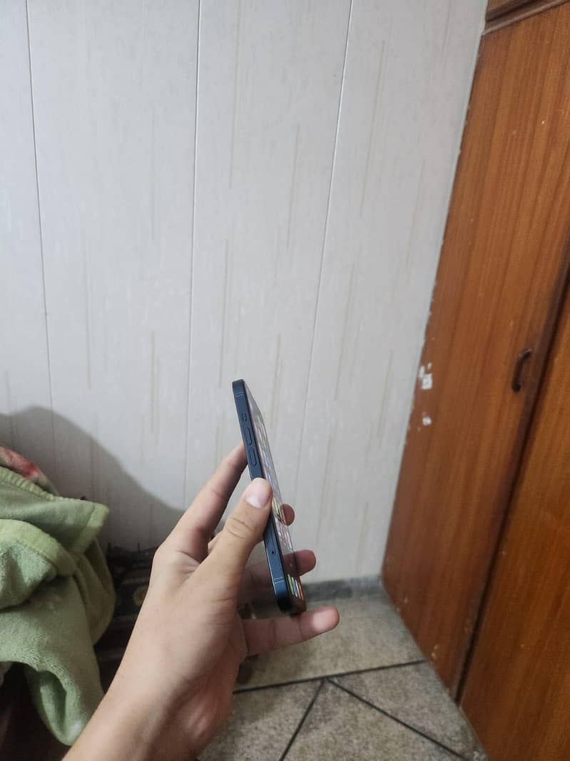 Apple iPhone 13 2