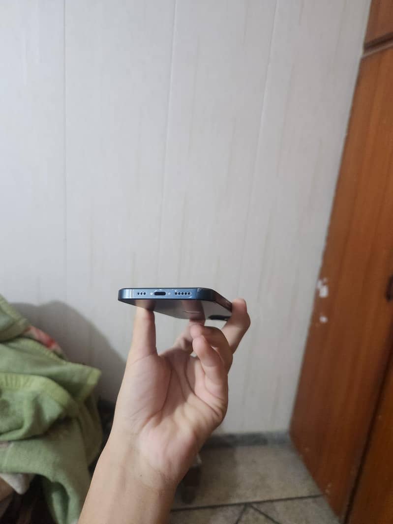 Apple iPhone 13 3
