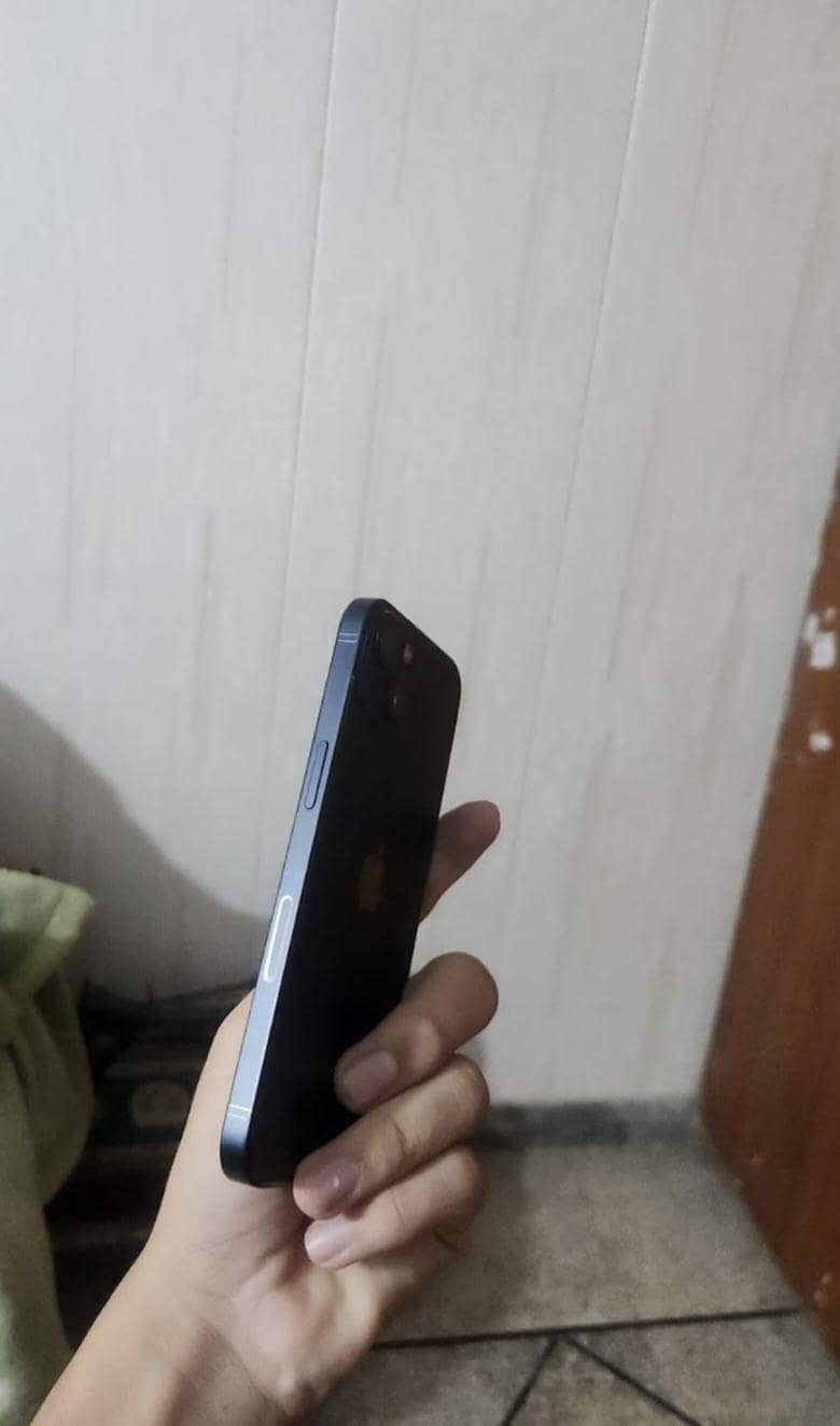 Apple iPhone 13 4